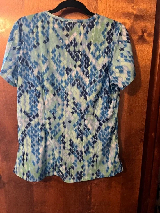 Blue-Green Printed V-Neck Scrub Top - Picture 5 of 5